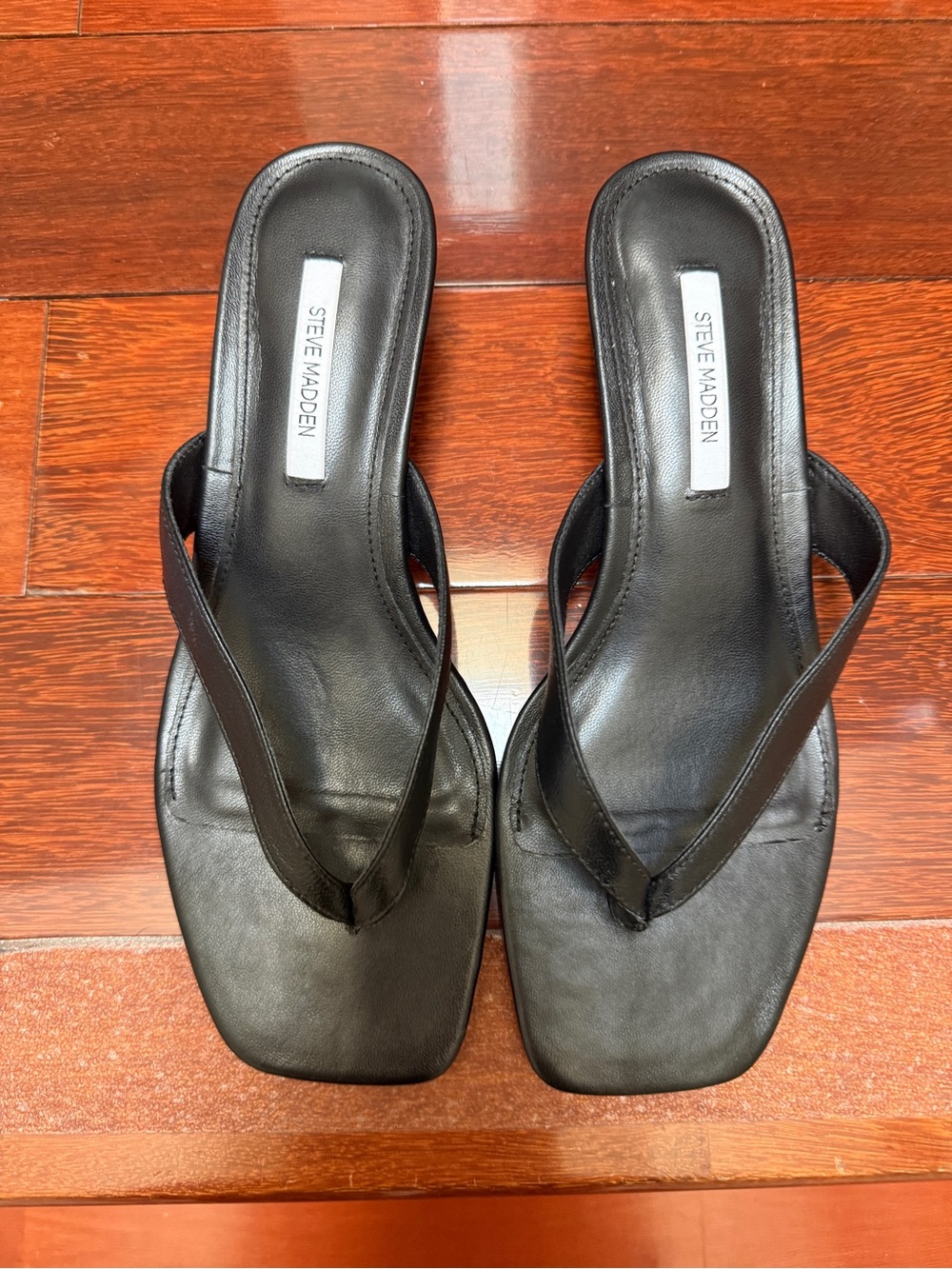Steve Madden Tracie Black Leather Kitten Heel Thong Sandals - Picture 2 of 9